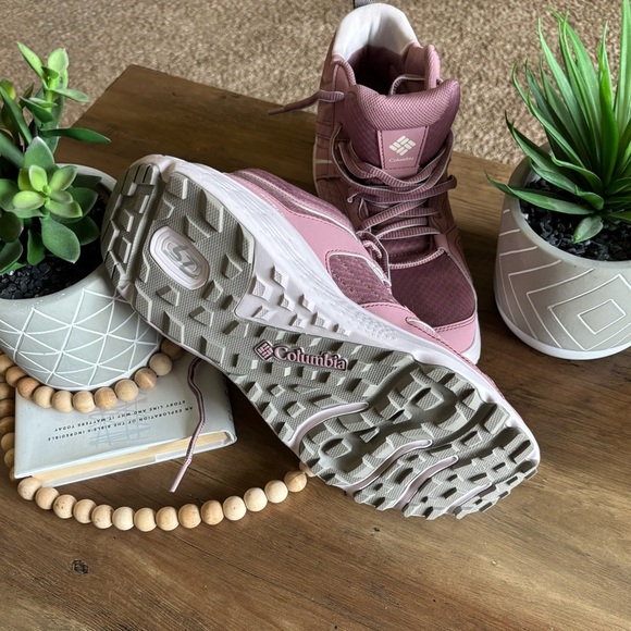 Columbia Women's Novo Trail Mid Shoe MWOT or Box Size 9.5 - Picture 6 of 7